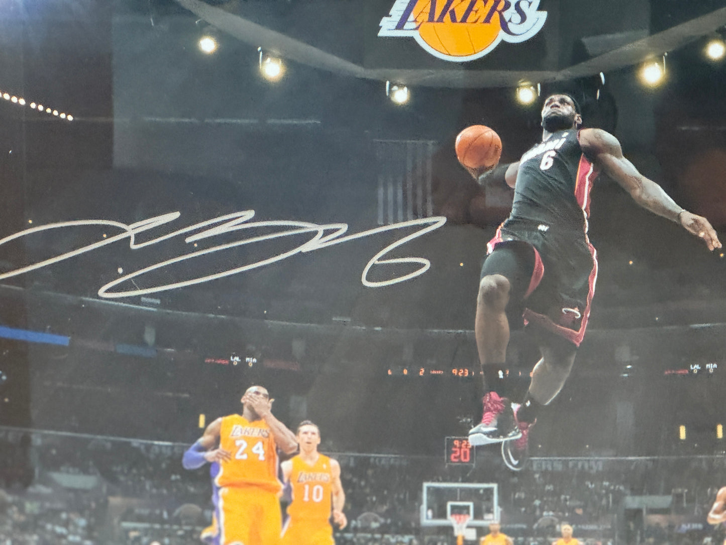 LeBron’s Heat hold off Kobe’s Lakers